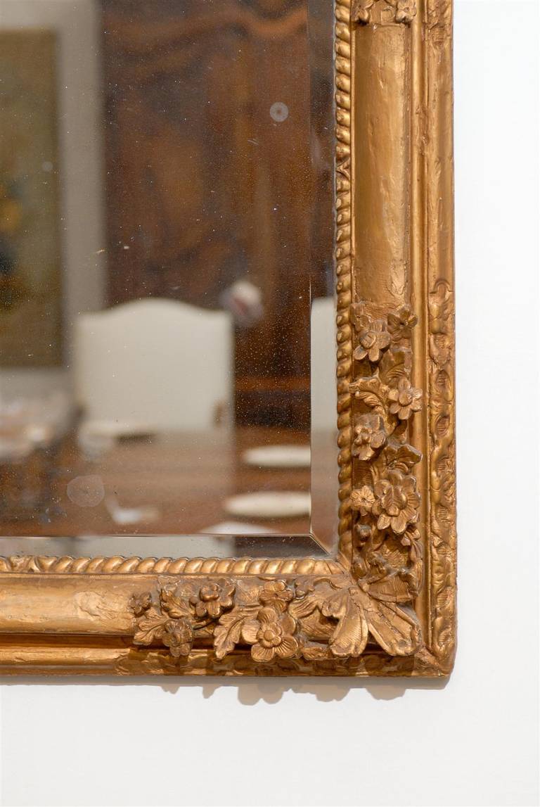 French Late 18th Century Régence Style Carved Mirror with Floral Decor 4