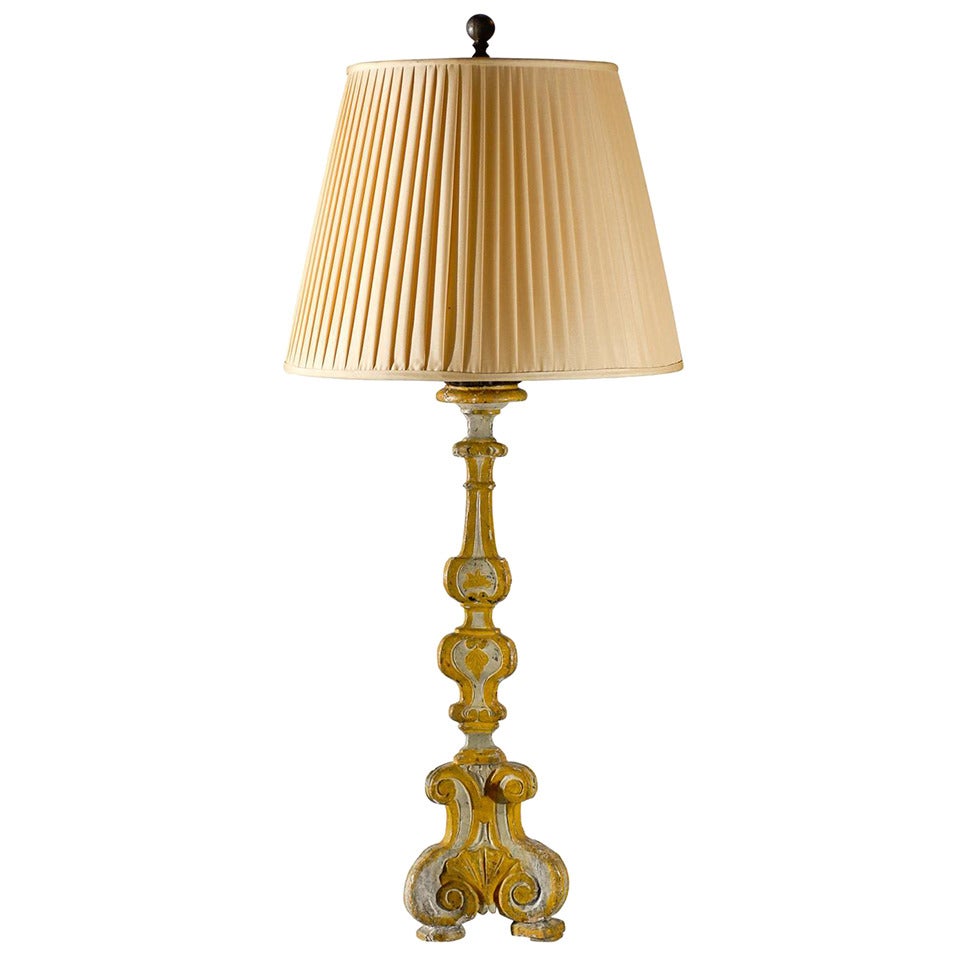 Lampe bougeoir de style baroque français des années 1870, sculptée, peinte et dorée à la feuille