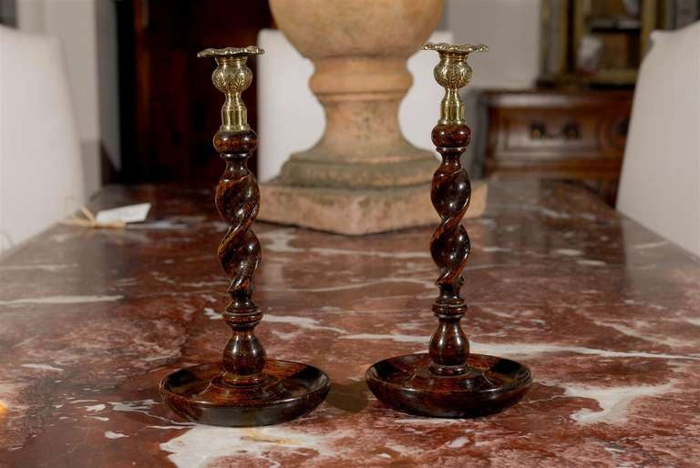 Pair of Victorian 1840s Barley Twist Oak and Brass Candlesticks from Scotland In Good Condition In Atlanta, GA