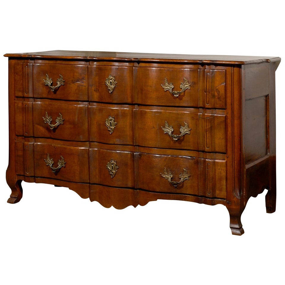 French Mid-18th Century Louis XV Period Walnut Commode en Arbalète from Provence