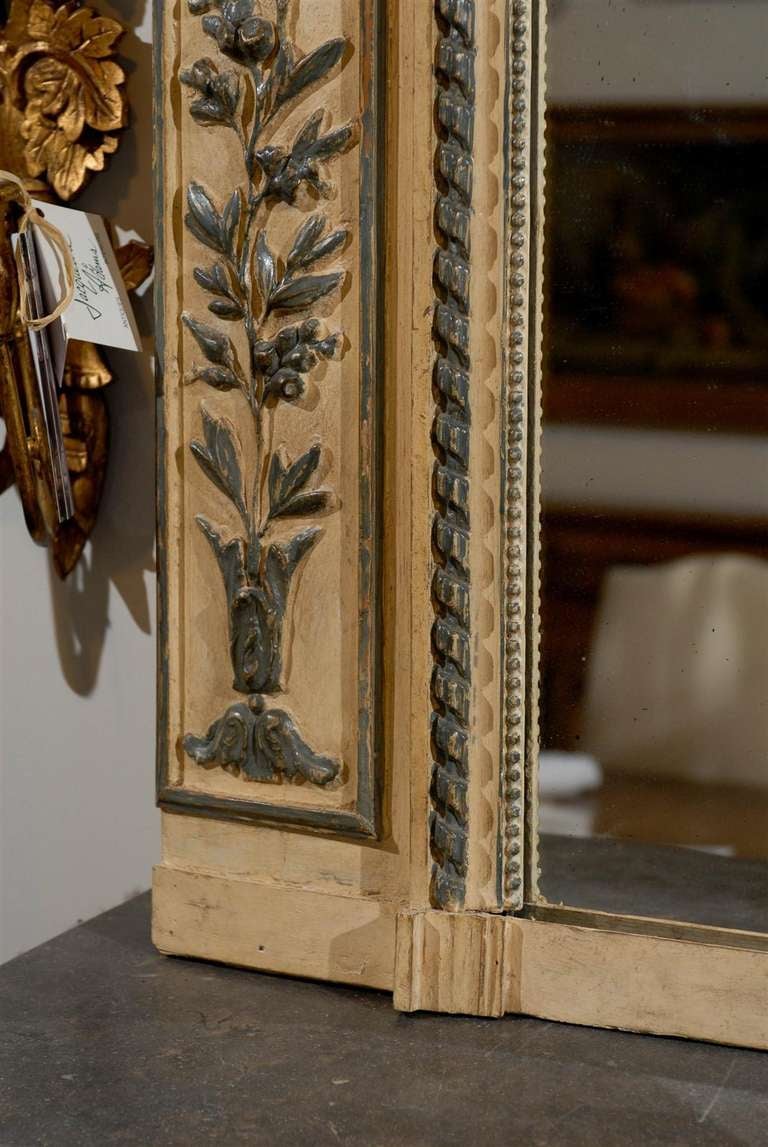 1810s French Louis XVI Style Painted and Gilt Trumeau Mirror with Floral Motifs For Sale 1