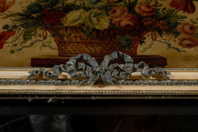 Miroir Trumeau de style Louis XVI français des années 1810 peint et doré avec motifs floraux en vente 1