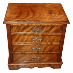 Georgian style small Chest of Drawers