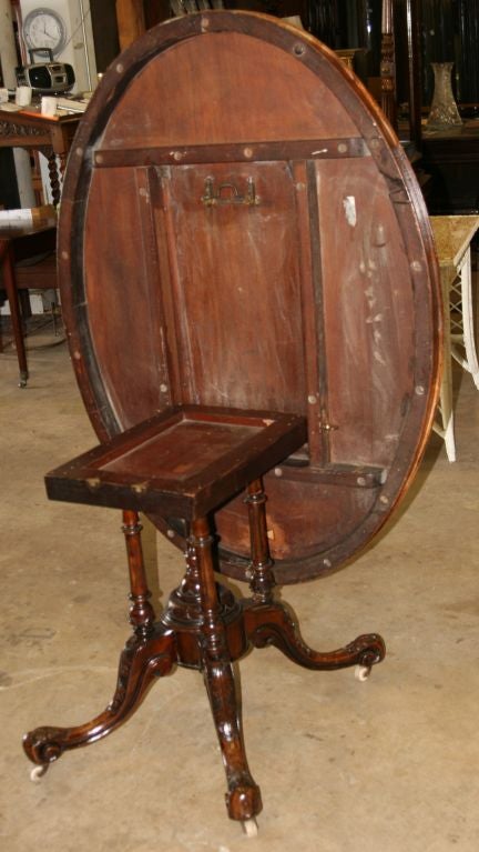 Tilt Top Table In Excellent Condition In Roswell, GA