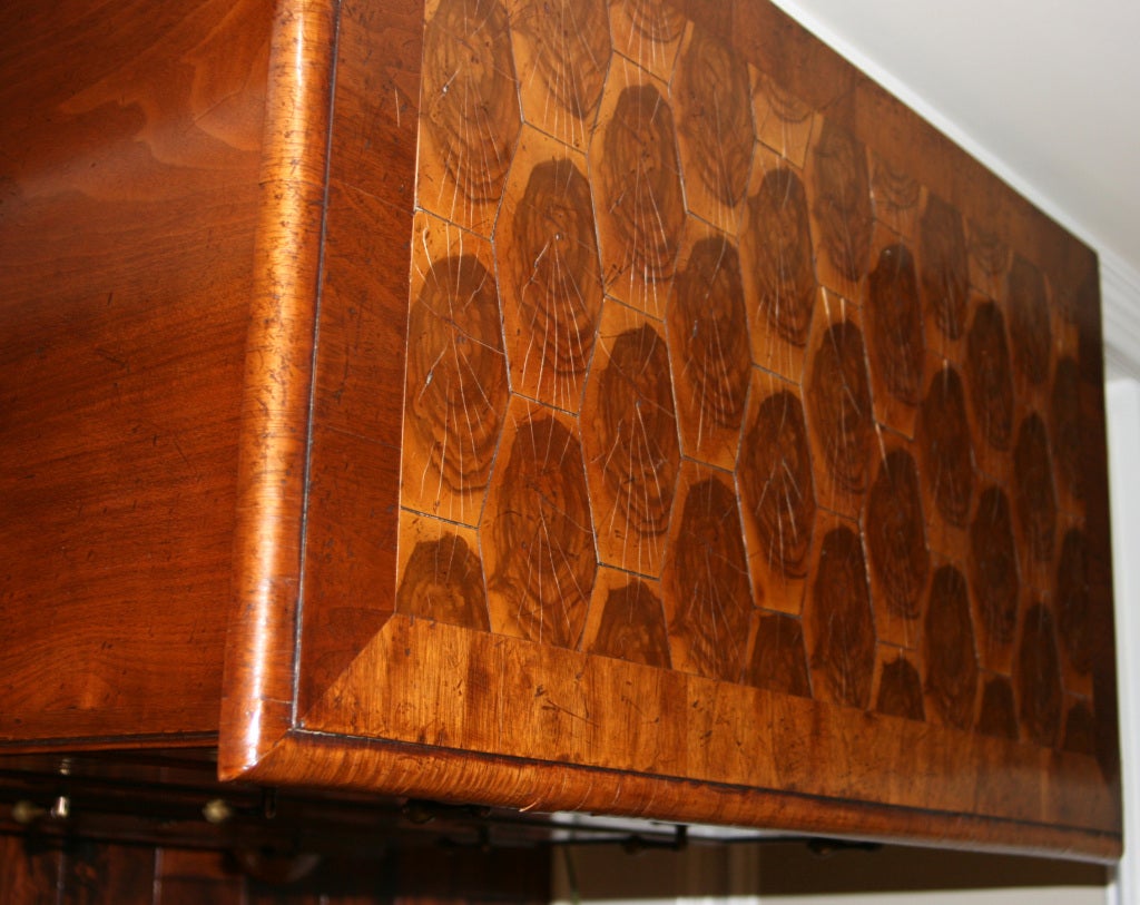 Superior fine quality 'Oyster' Veneer William & Mary style chest of drawers.  Olive wood 'Oysters' on top surface and front case.  Dulled brass tear drop handles.  5 Drawers, large bun feet.  Excellent patina.  Victorian chest with later veneers. 