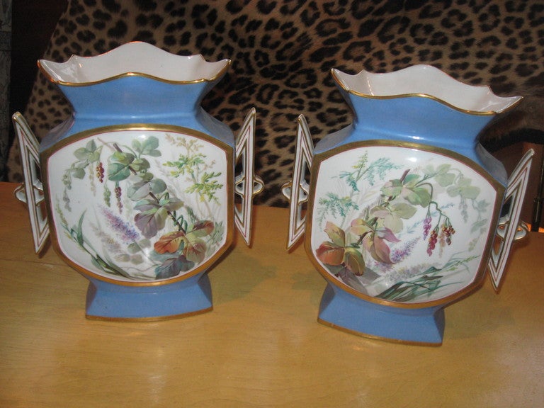 Pair of Continental Porcelain Vases, 19th Century In Excellent Condition For Sale In Water Mill, NY