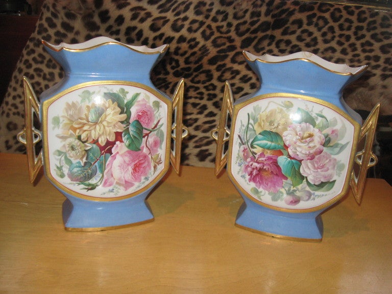 Pair of Continental Porcelain Vases, 19th Century For Sale 1
