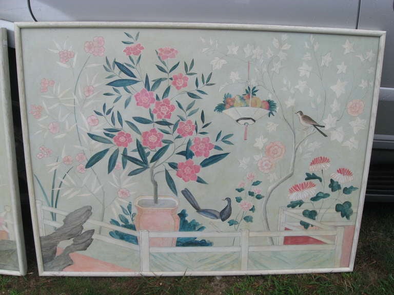 Peinture murale à l'huile avec oiseaux dans un cadre en bois. Mesures : 49
