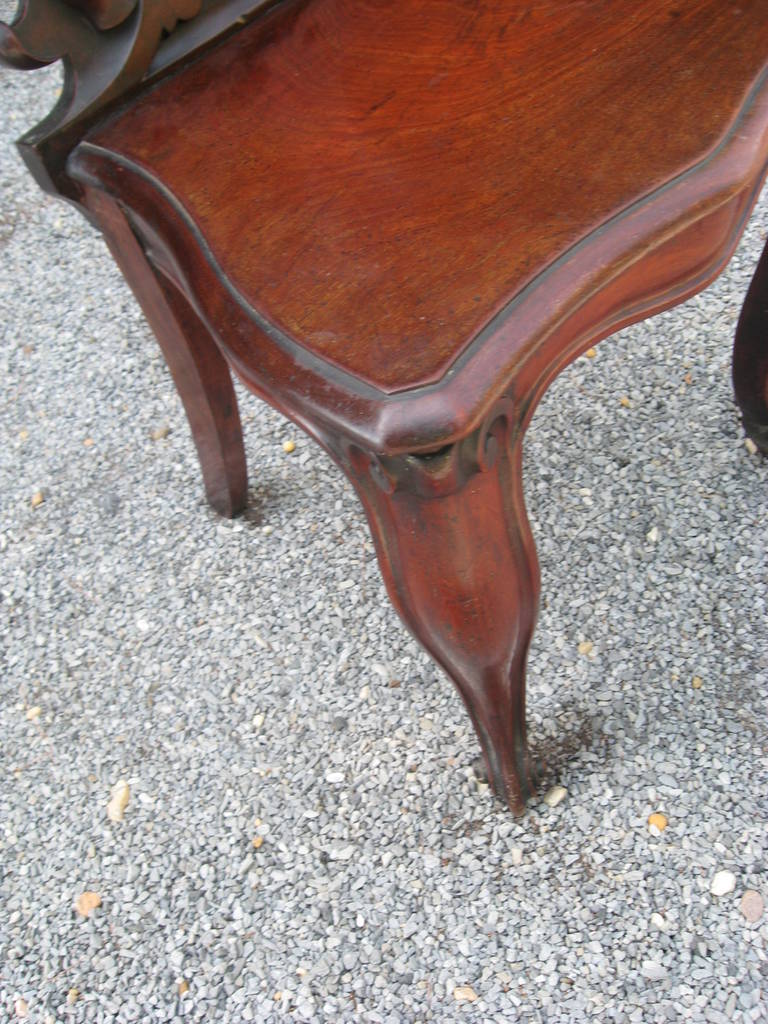 Pair of 19th Century English Mahogany Hall Chairs For Sale 2