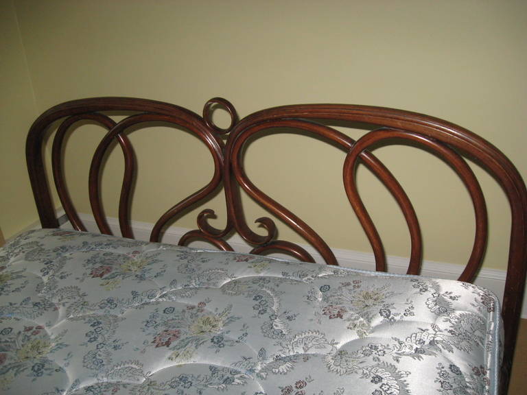 Bois cintré Lit Thonet du 19e siècle