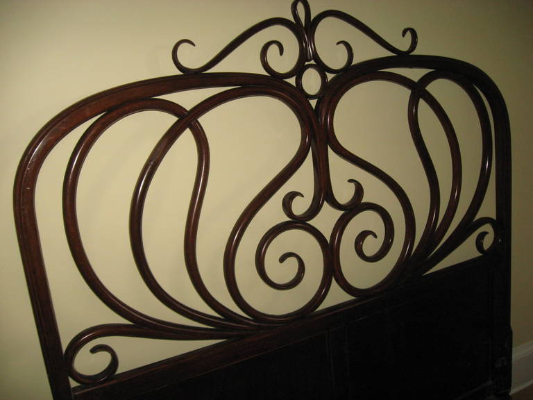 Lit Thonet du 19e siècle 2