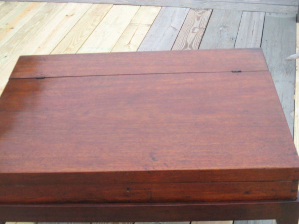 Boîte à documents du XIXe siècle sur pied/table en vente 2