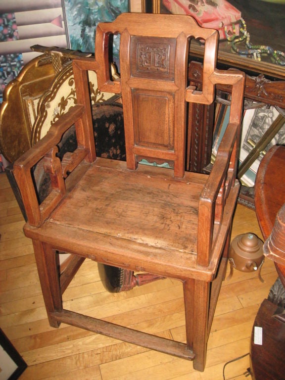 Paire de fauteuils orientaux en bois dur du 19ème siècle, avec une grande patine d'origine