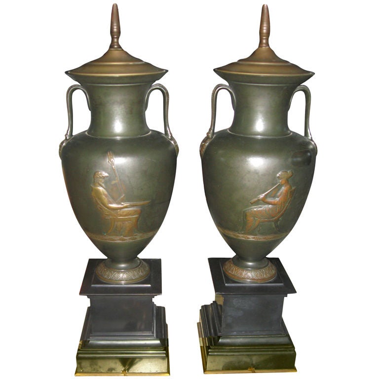 Coppia di lampade neoclassiche in bronzo