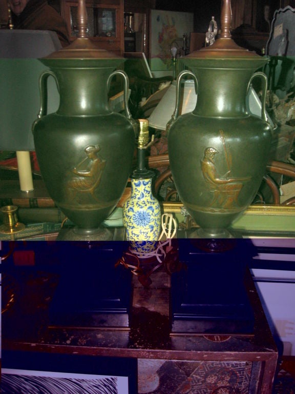 Italian Pair of Neoclassical Bronze Lamps For Sale