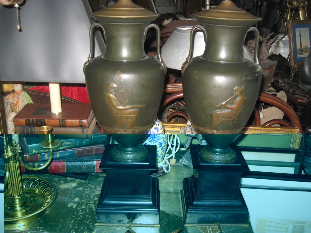 Pair of Neoclassical Bronze Lamps In Excellent Condition For Sale In Water Mill, NY
