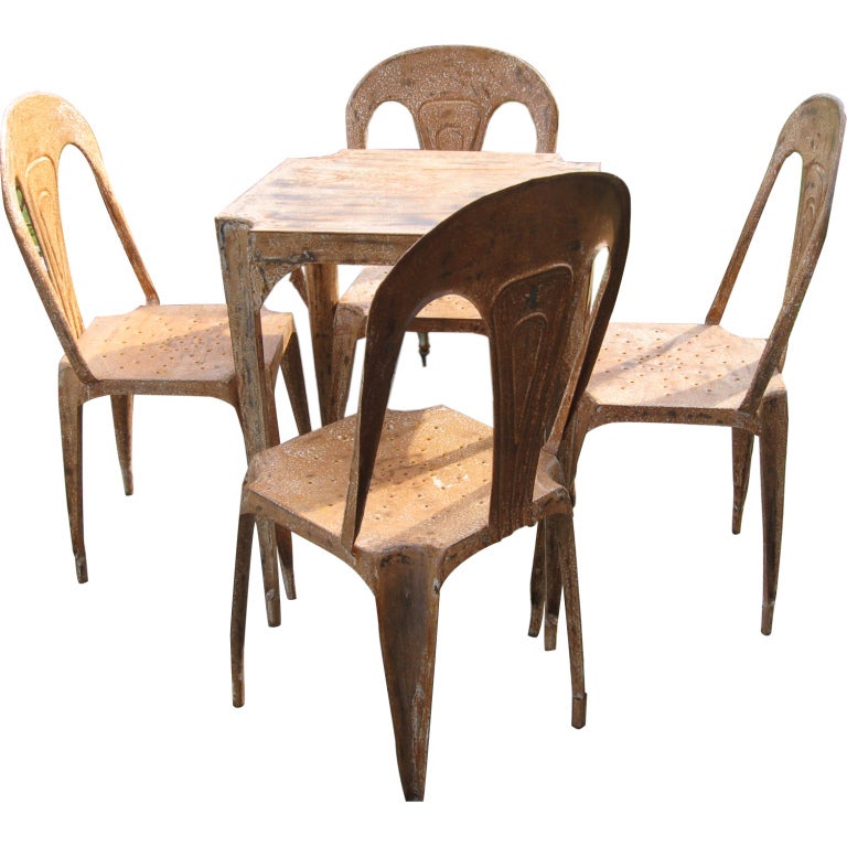 Mid-Century-Spieltisch und Stühle aus Metall