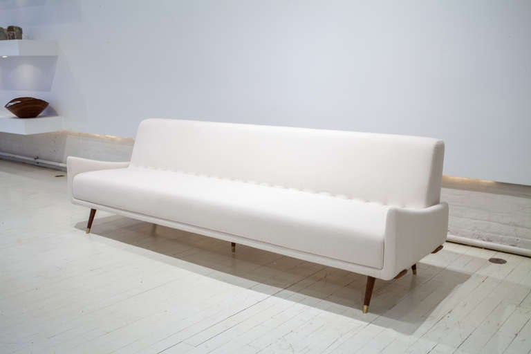 Minimal, comfortable and elegant, Jorge Zalszupin designed the 801 sofa in the early 1960s for his seminal Brazilian mid-century design firm L’Atelier. Out of production ever since, the 801’s delicate, tapered brass-covered wooden feet,