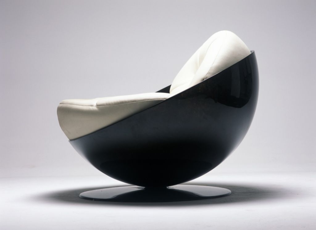 Contemporary Esfera Armchair by Ricardo Fasanello