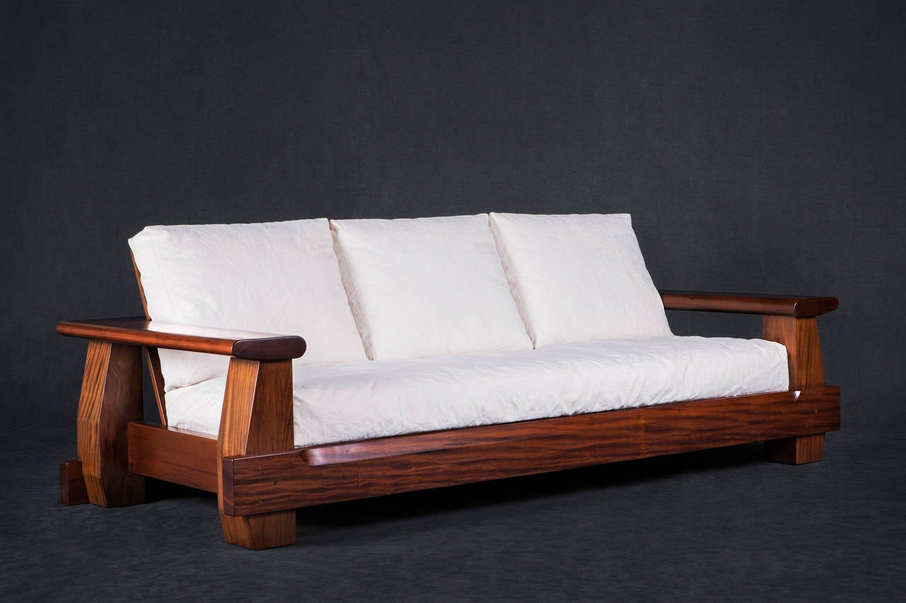 Mário de Andrade sofa,
2014.
Reclaimed peroba rosa wood, canvas truck tarp upholstery.
Limited edition of 200.