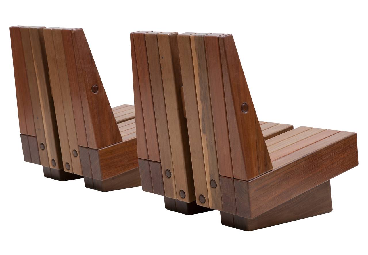 Der Vazada-Stuhl in limitierter Auflage ist ein robustes und zugleich raffiniertes Möbelstück aus massivem, wiederverwertetem Holz, das in Handarbeit mit eleganten, innovativen und bequemen Winkeln und Linien gefertigt wurde. 

Limitierte Auflage