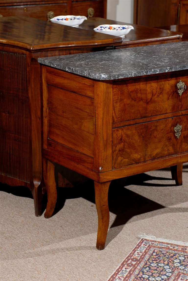 Early 19th Century Baltic Region Walnut Commode with Marble Top 1