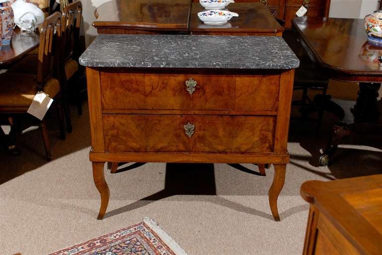 Early 19th Century Baltic Region Walnut Commode with Marble Top 3
