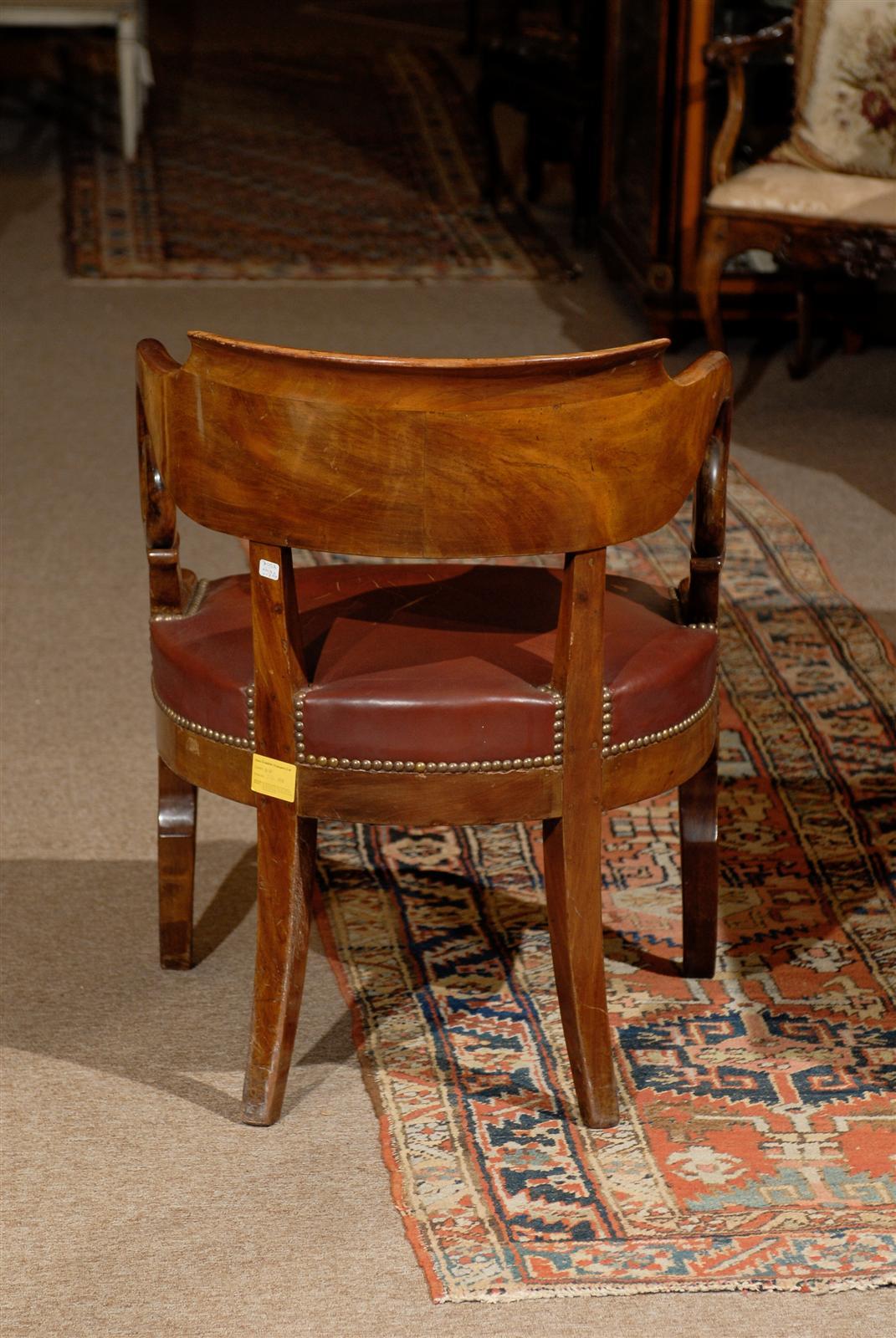 Early 19th Century French Restoration Period Walnut Desk Chair with Leather Seat In Good Condition In Atlanta, GA