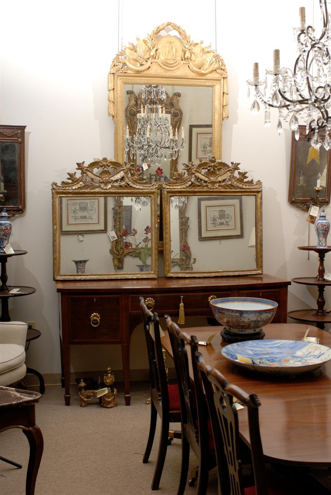 XIXe siècle Paire de miroirs en bois doré néoclassique italien du 19e siècle en vente