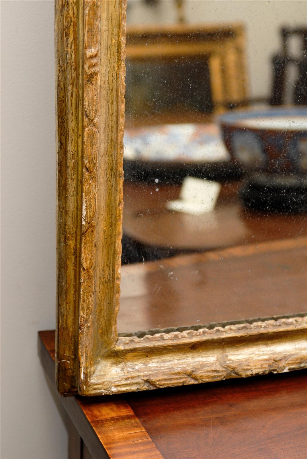 Pareja de espejos neoclásicos italianos de madera dorada del siglo XIX en venta 4