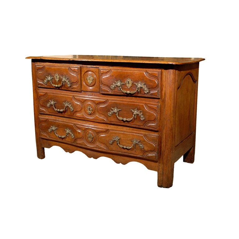 Mid 18th Century French Louis XV Walnut Commode For Sale