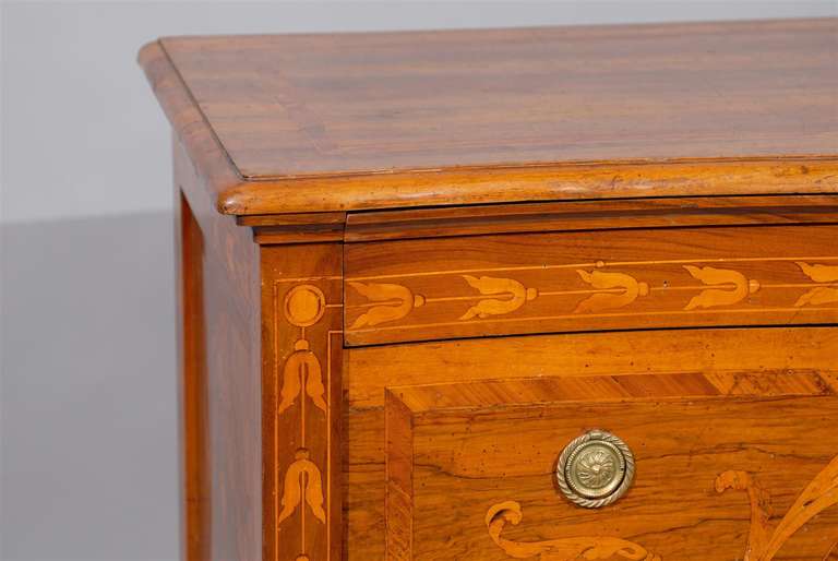 Pair of Late 18th Century Italian Neoclassical Walnut Commodes with Marquetry For Sale 2