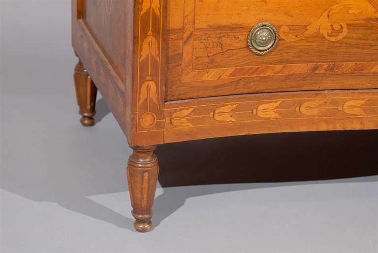 Pair of Late 18th Century Italian Neoclassical Walnut Commodes with Marquetry For Sale 4