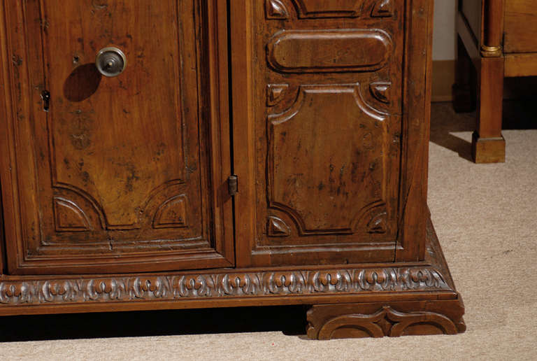 Large 18th century Italian Walnut Credenza  1