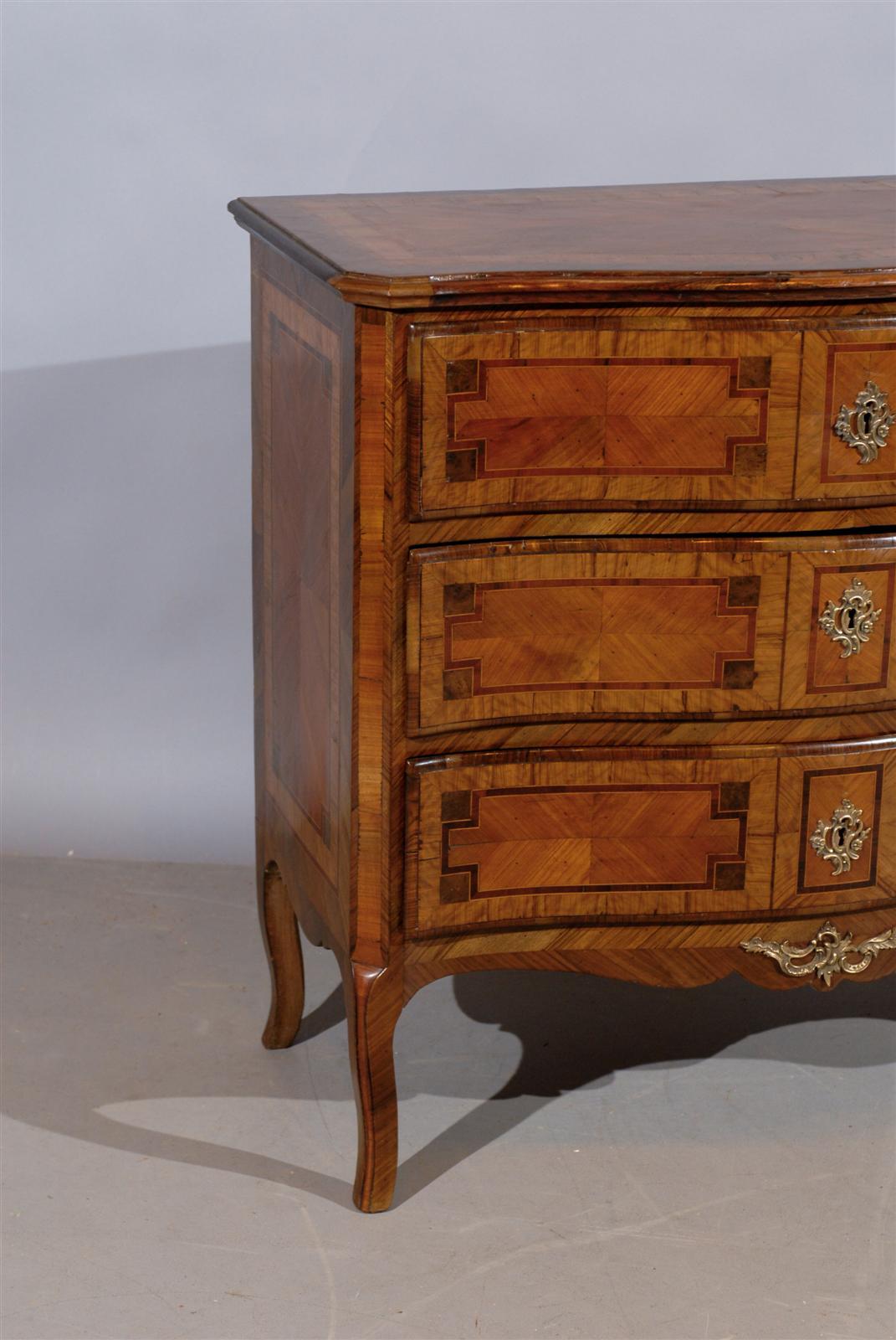 19th Century Italian Neoclassical Inlaid Commode with Serpentine Front, circa 1800