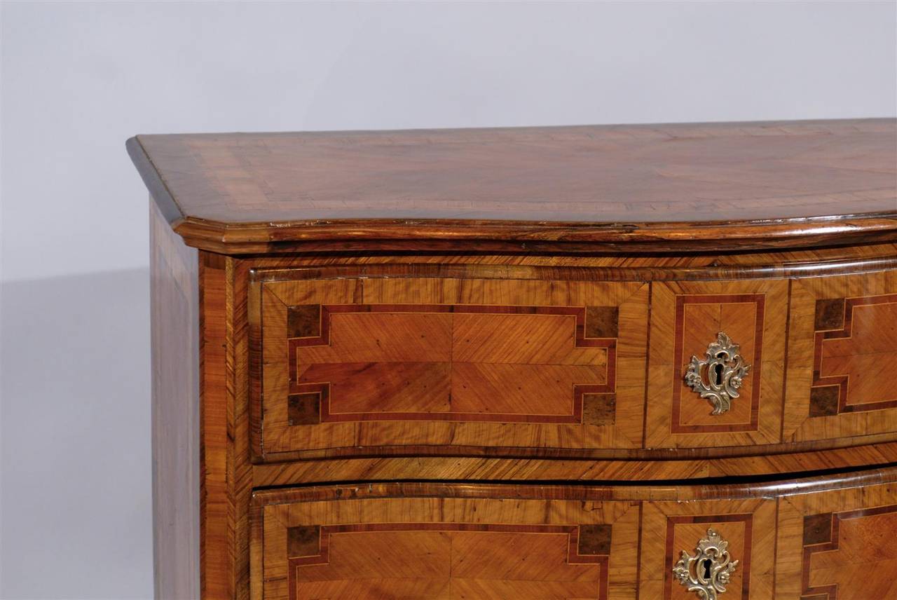 Italian Neoclassical Inlaid Commode with Serpentine Front, circa 1800 2