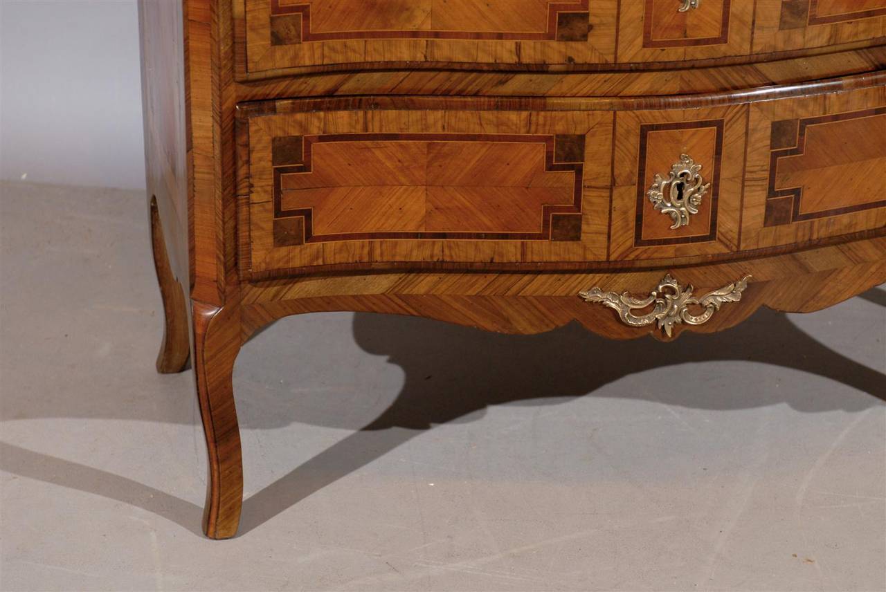 Italian Neoclassical Inlaid Commode with Serpentine Front, circa 1800 4