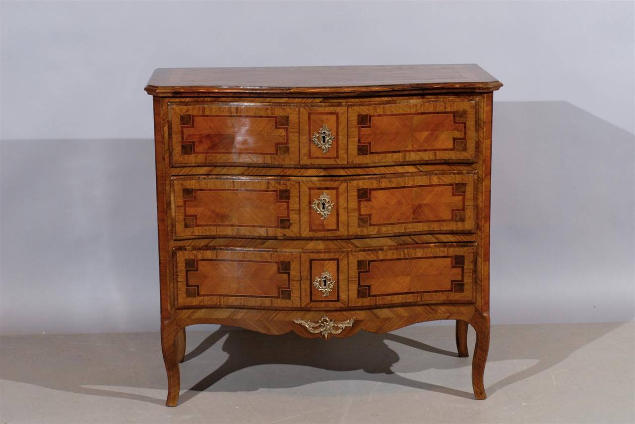 European Italian Neoclassical Inlaid Commode with Serpentine Front, circa 1800