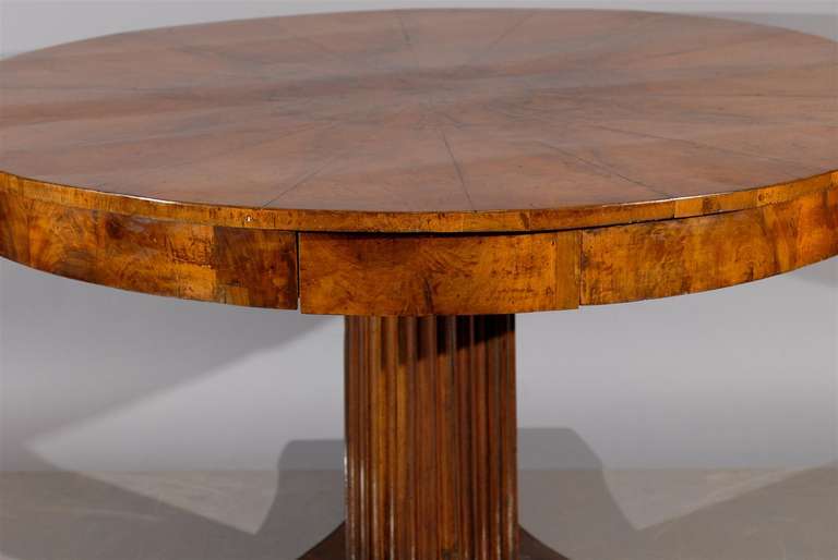 Early 19th Century Italian Walnut Center Table with Four Drawers 1