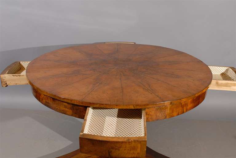 Early 19th Century Italian Walnut Center Table with Four Drawers 4