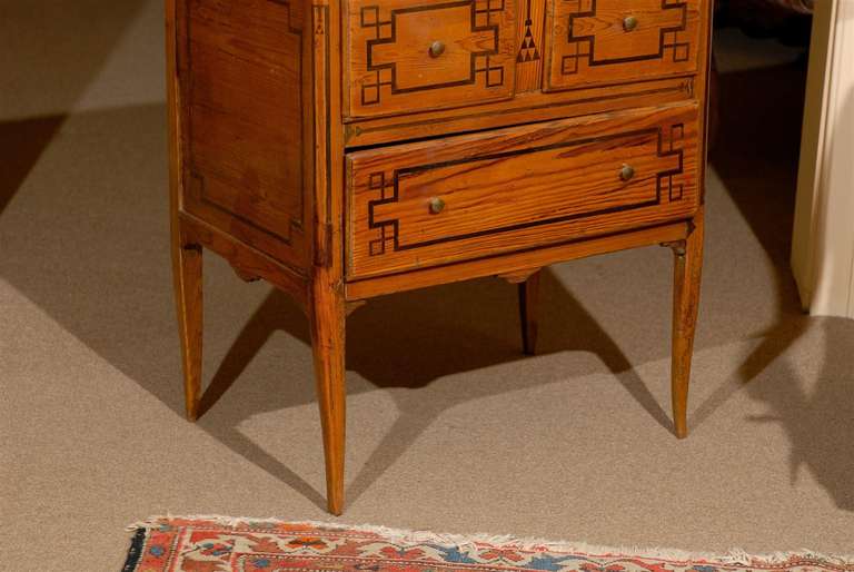 Late 18th Century Rustic Petite Pine Commode with Paquetry Inlay, France In Excellent Condition In Atlanta, GA