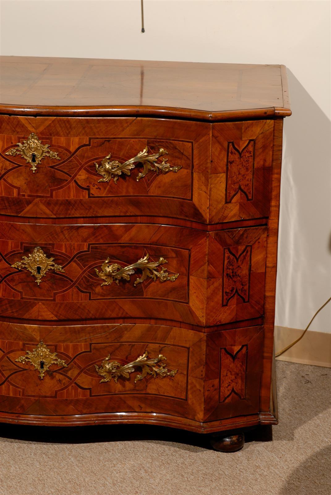 Large 18th Century Walnut Commode with Inlay and Shaped Front For Sale 3