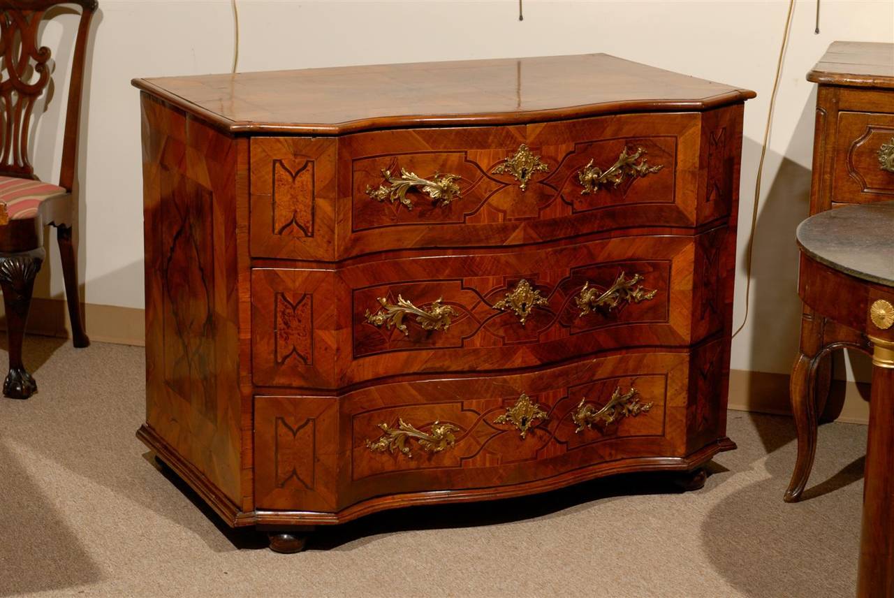 Large 18th Century Walnut Commode with Inlay and Shaped Front For Sale 6