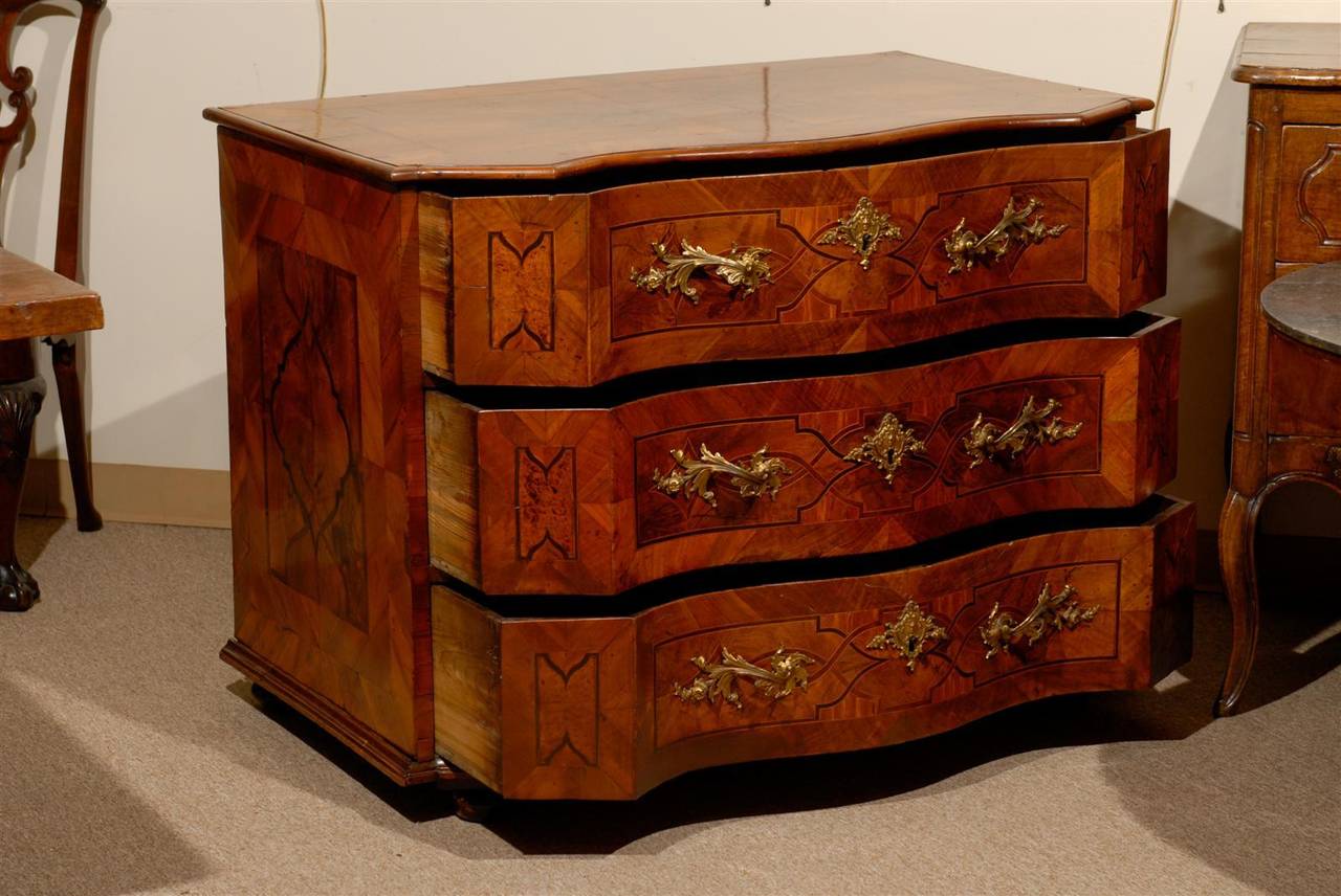 Large 18th Century Walnut Commode with Inlay and Shaped Front In Excellent Condition For Sale In Atlanta, GA