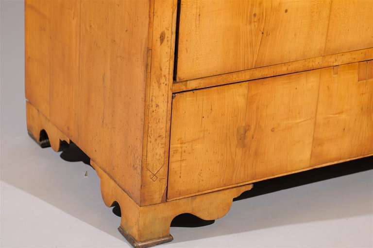 Commode Biedermier del XIX secolo con intarsio In condizioni buone in vendita a Atlanta, GA
