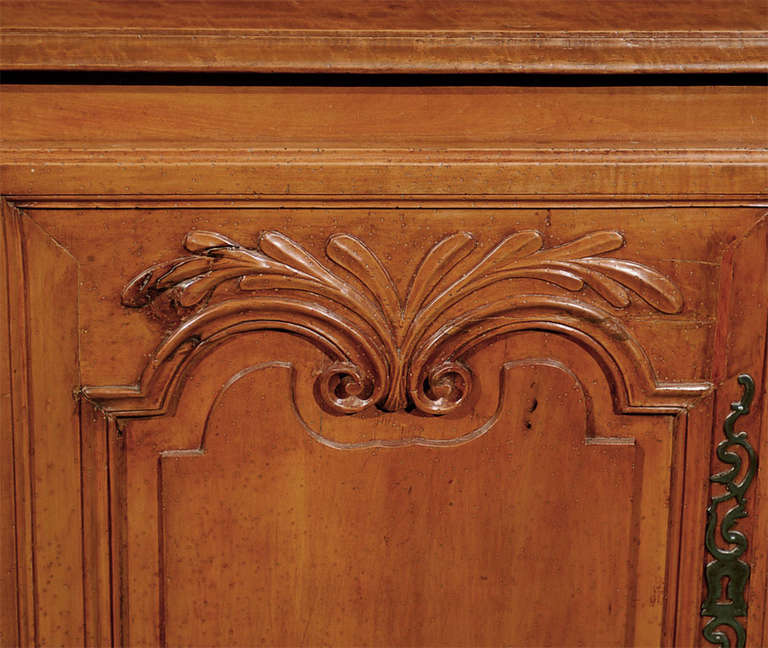 Hand-Carved Fine Louis XV Period Buffet Deux Corps in Fruitwood, ca. 1760 For Sale