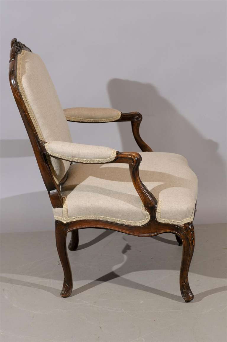 19th Century French louis XV Style Walnut Fauteuil 2