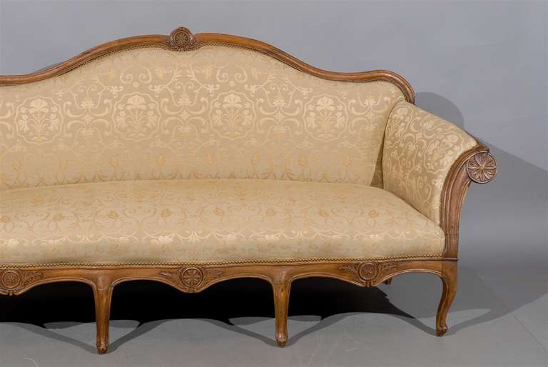 Fine 18th Century Venetian Walnut Canape In Good Condition In Atlanta, GA