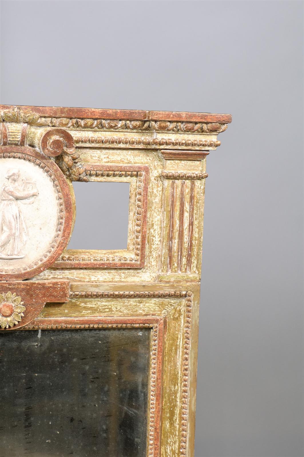Grande specchio svedese in legno dorato del XVIII secolo con medaglione centrale in vendita 2