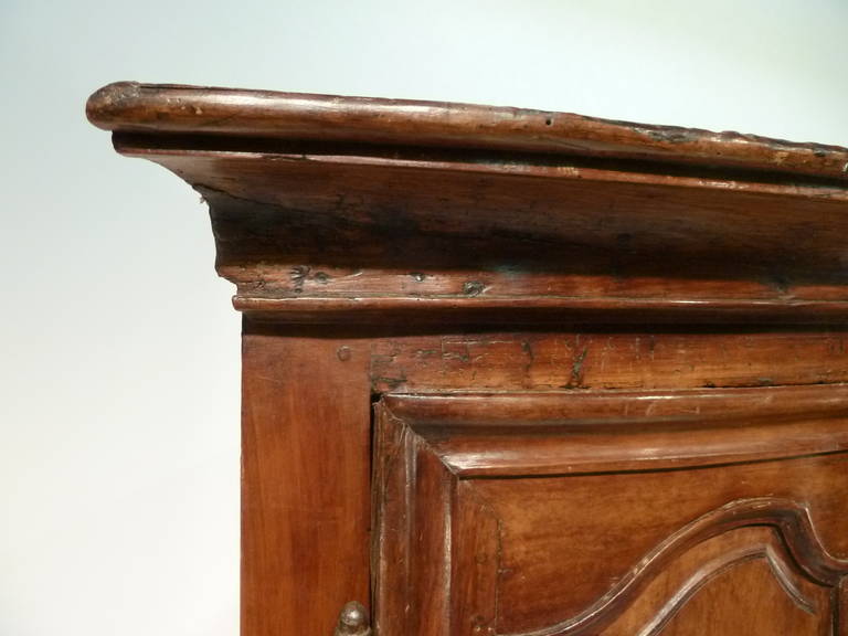 Petite Louis XV Corner Cupboard in Walnut and Fruitwood 1